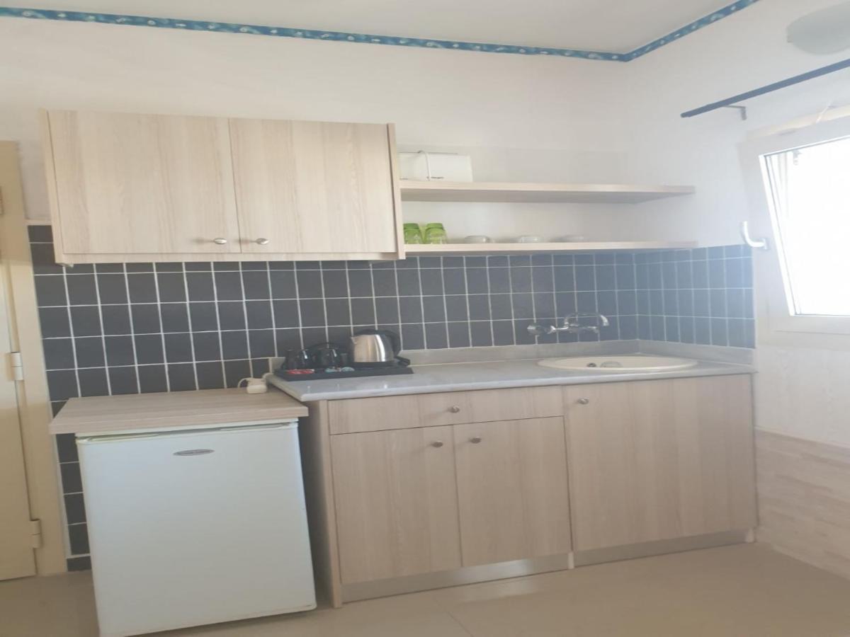 Room In Apartment - Beautiful And Spacious Room Near Cretan Sea Hersonissos  Bagian luar foto