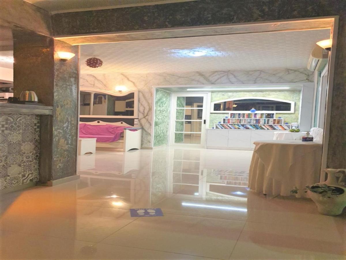 Room In Apartment - Beautiful And Spacious Room Near Cretan Sea Hersonissos  Bagian luar foto