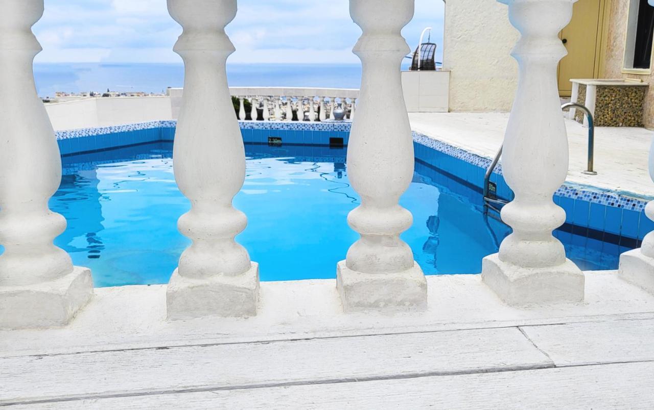 Room In Apartment - Beautiful And Spacious Room Near Cretan Sea Hersonissos  Bagian luar foto